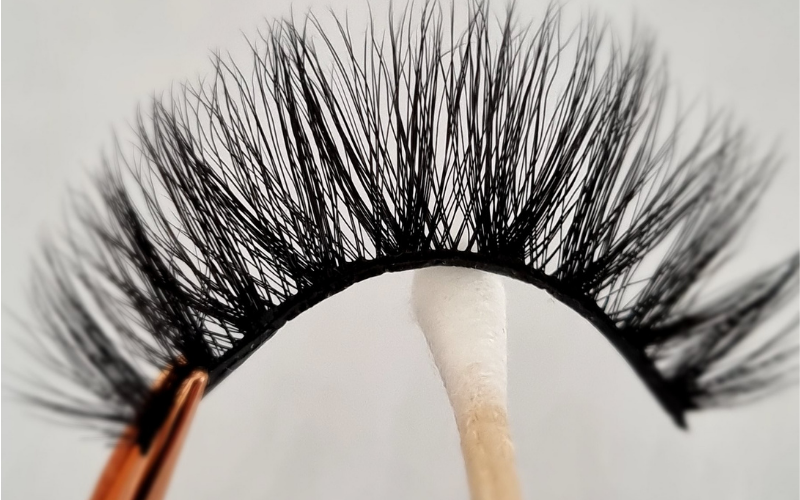 How To Clean Magnetic Eyelashes?